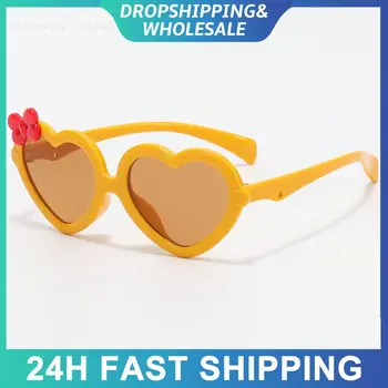 Bonito em forma de Coração Óculos de sol para Crianças Resistente UV do Espelho Moda Moda UV400 Plástica dos desenhos animados de Óculos Festa de Viagens, Óculos