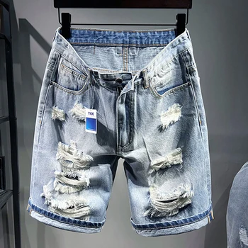 O último verão de 2023 vestuário masculino, jovem e moderno trimestre jeans com buracos e ajuste solto, ampliada e tamanhos oversized