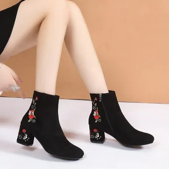 2023 Mulheres Botas de Tornozelo Alta de Outono e Inverno Quente Sapatos de Algodão Mulheres de Camurça Meados de calcanhar Bordado Meados de tubo de Calçado de Mulher