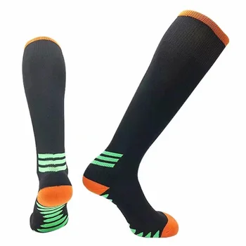 2020 Novas Adultos meias de futebol de longo Homens espessamento toalha inferior esportes meias antiderrapante suor de treinamento de futebol de futebol de meias