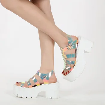 8.5 cm Saltos de Verão 2023 Colorida Personalizada Branca de Espessura Sandálias com Sola de Grandes Mulheres da Fábrica de Sapatos no Atacado